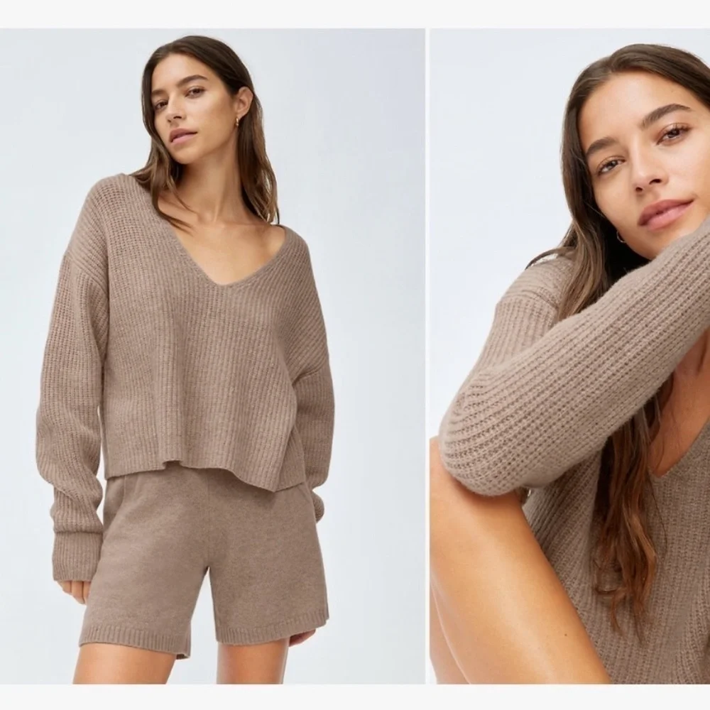 Aritzia babaton mondo sweater. Lightweight non-itchy Merino wool. Size X-Small - Picture 1 of 11